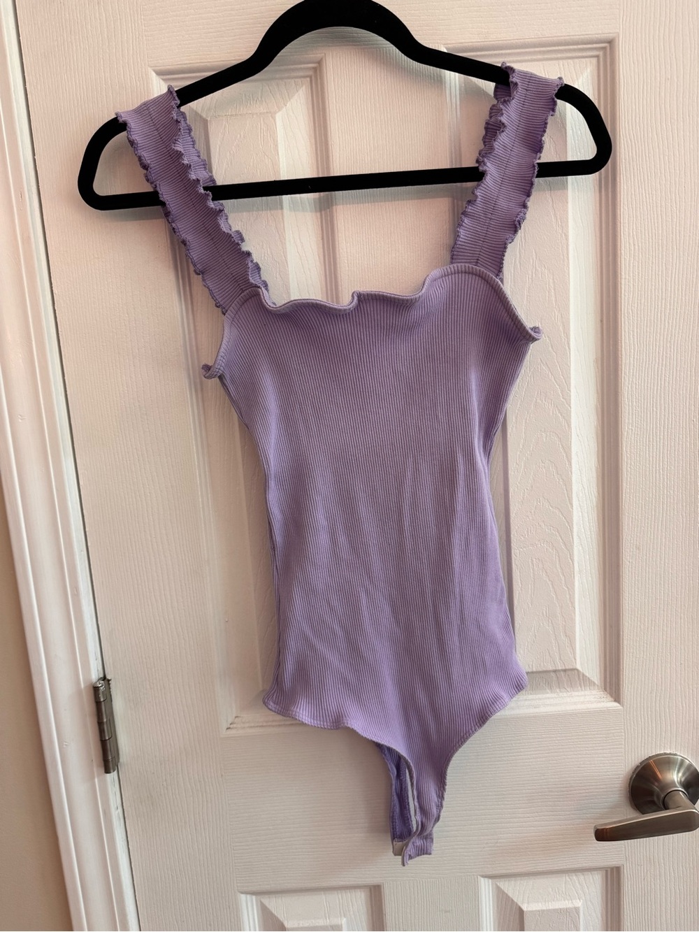 CHARLOTTE AVERY Lavender Ribbed Ruffle Shoulder Bodysuit Size Medium